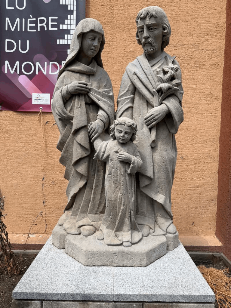 Décapage laser bois pierre marbre : une statue fraichement nettoyée